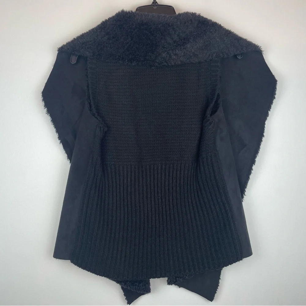 Chelsea & Theodore Black Faux Fur Knit Vest Women’s Size Small - Picture 2 of 3